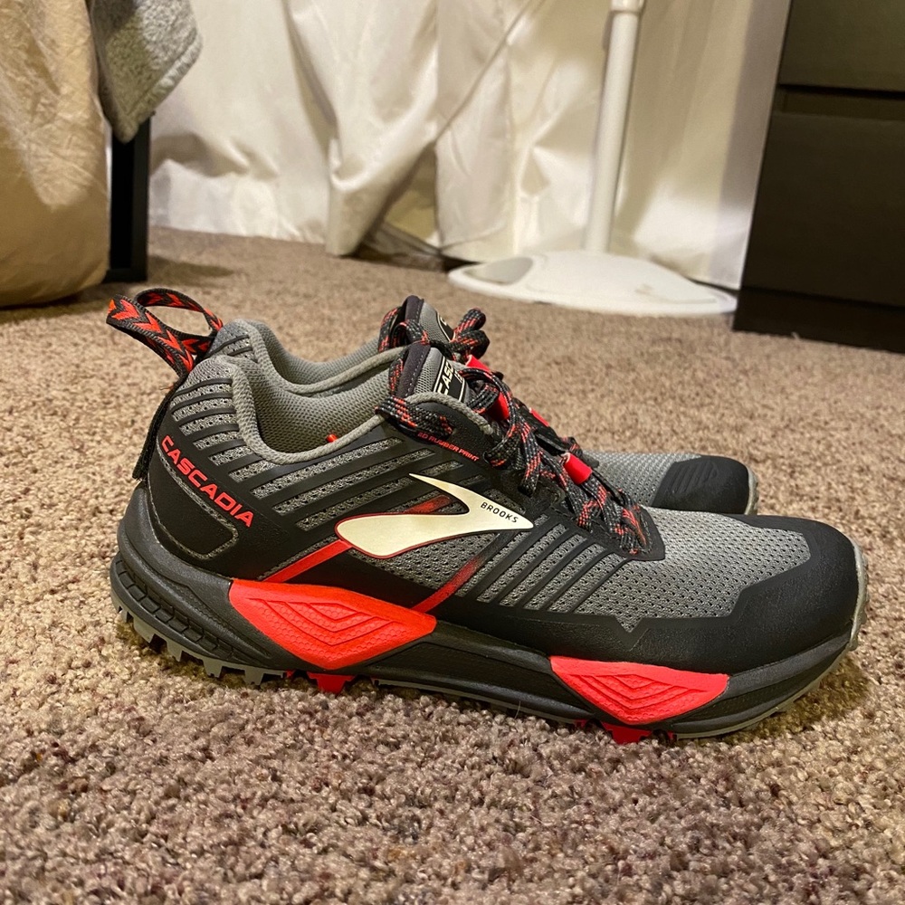 Brooks cascadia 13 running shoes